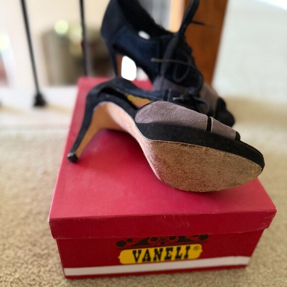 Vaneli - Picture 4 of 4